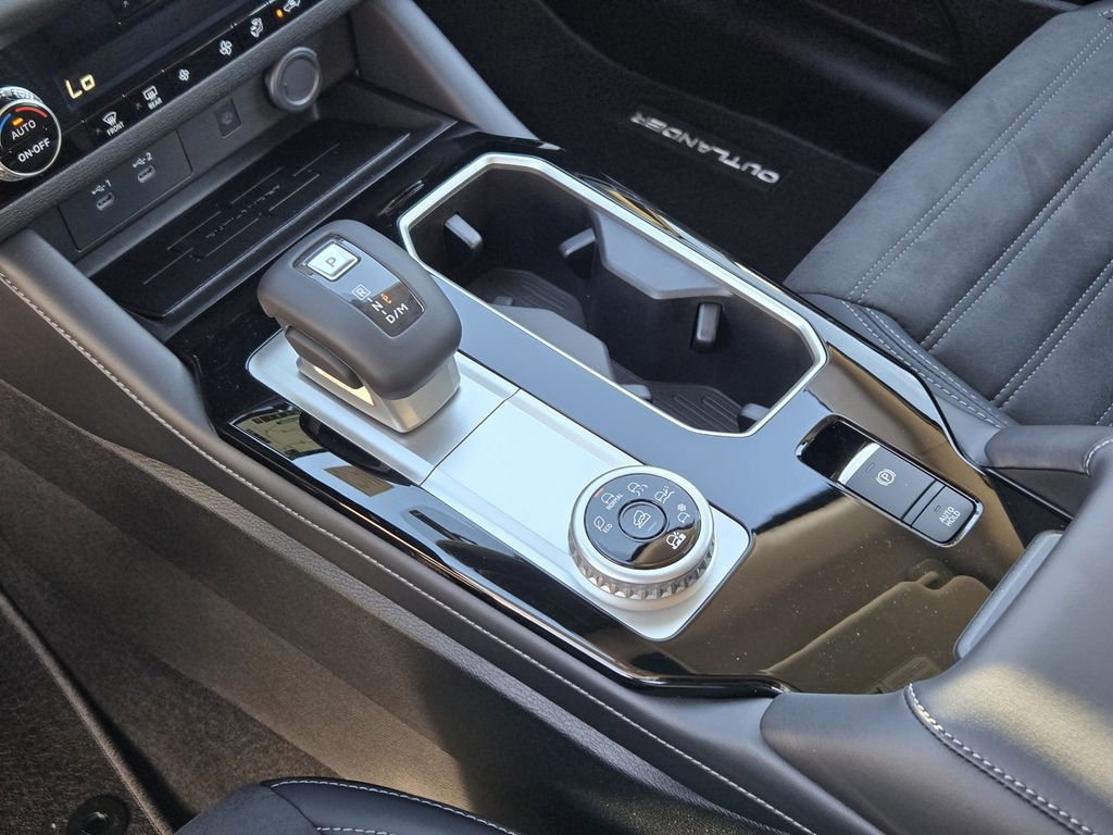 New 2026 Mitsubishi Outlander SE image 16