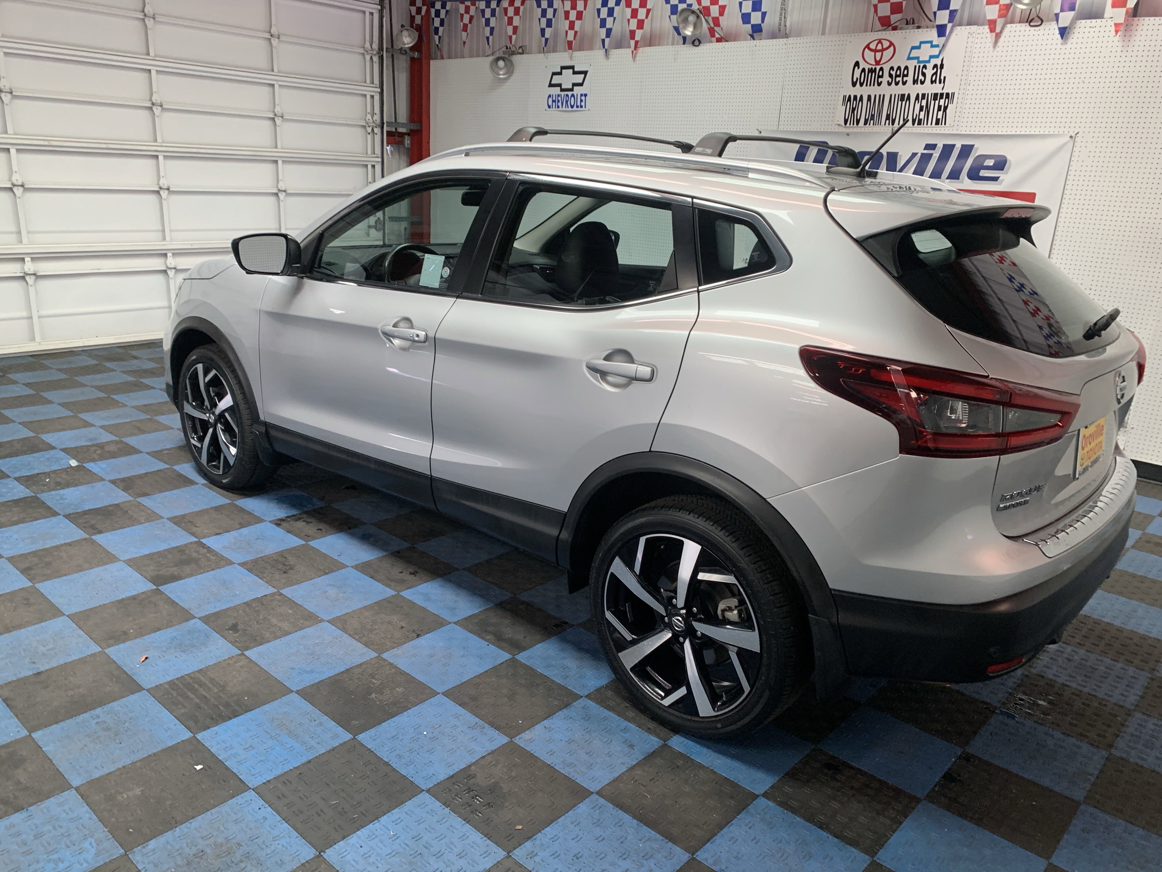 Used 2022 Nissan Rogue Sport SL image 3