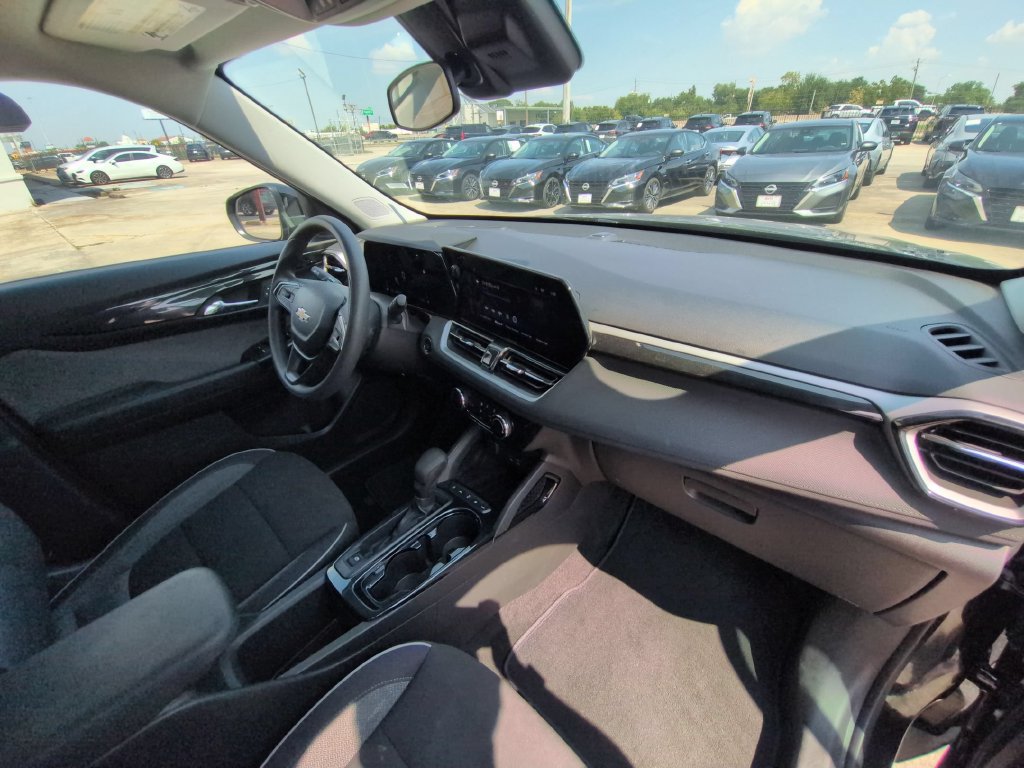 Used 2025 Chevrolet TrailBlazer LT AWD/4WD image 31