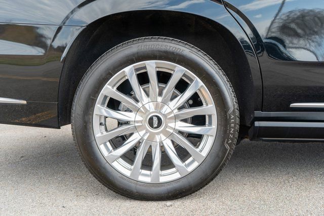 Used 2024 Cadillac Escalade Premium Luxury w/ Performance Package image 13