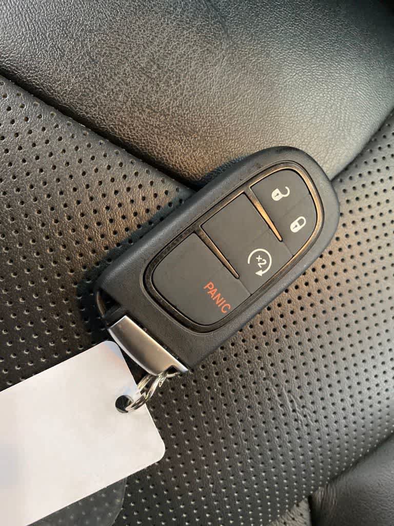 Used 2022 Jeep Cherokee Latitude Lux w/ Mopar Interior Package AWD/4WD image 28