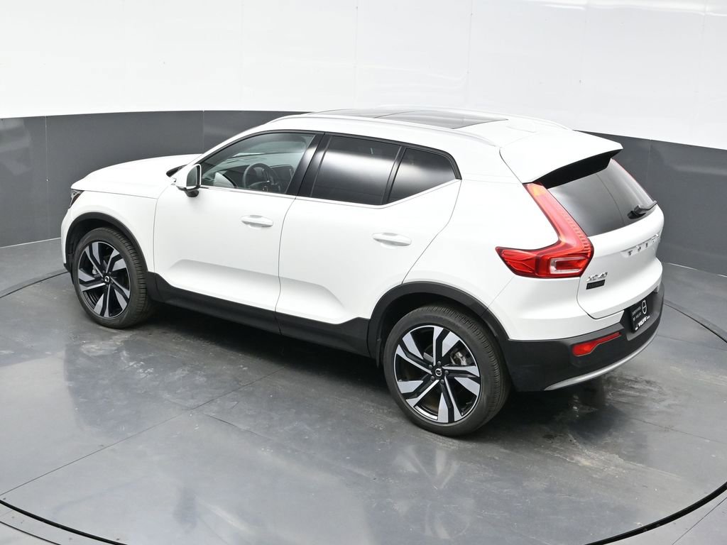 Used 2025 Volvo XC40 B5 Plus image 34
