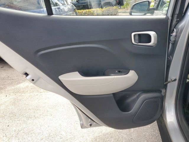 Used 2020 Hyundai Venue SEL image 9