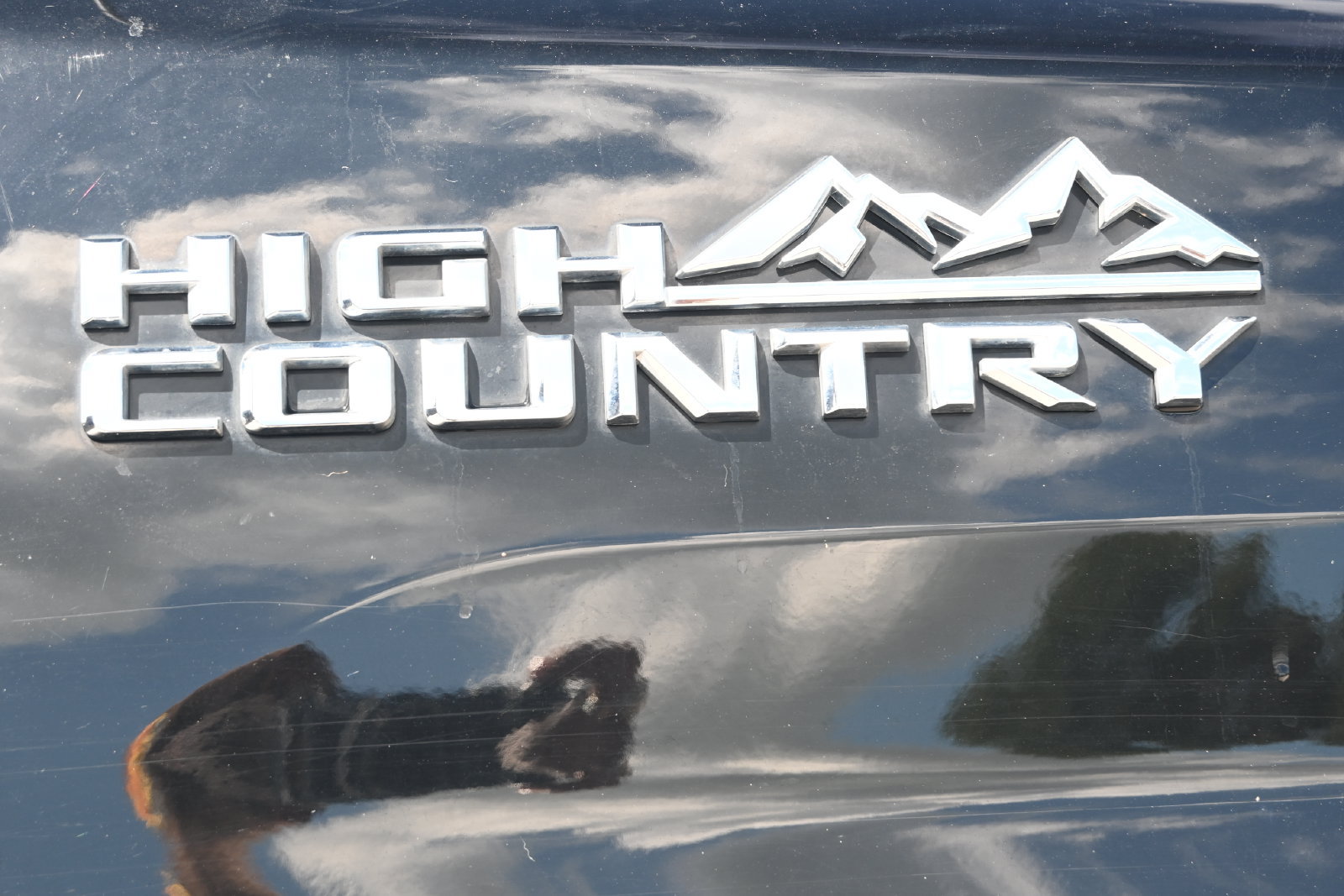 Used 2022 Chevrolet Silverado 2500 High Country w/ Technology Package AWD/4WD image 8