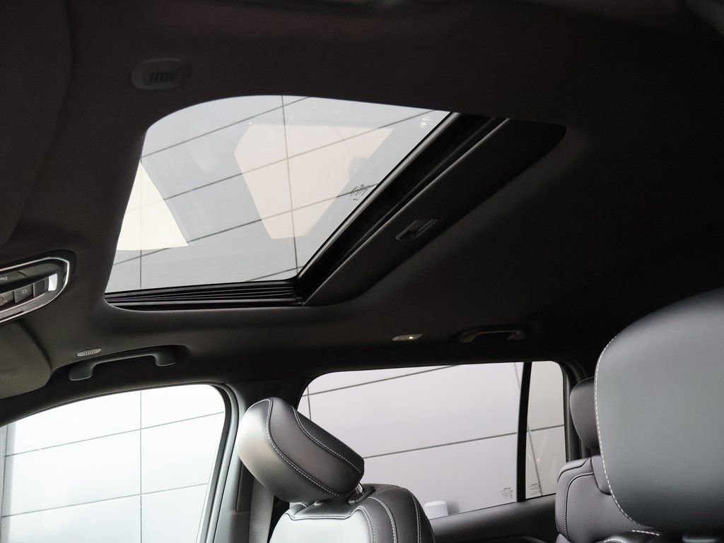 New 2025 Jeep Grand Cherokee L Altitude image 27