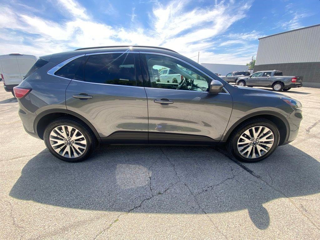Used 2022 Ford Escape Titanium w/ Class II Trailer Tow Package AWD/4WD image 12