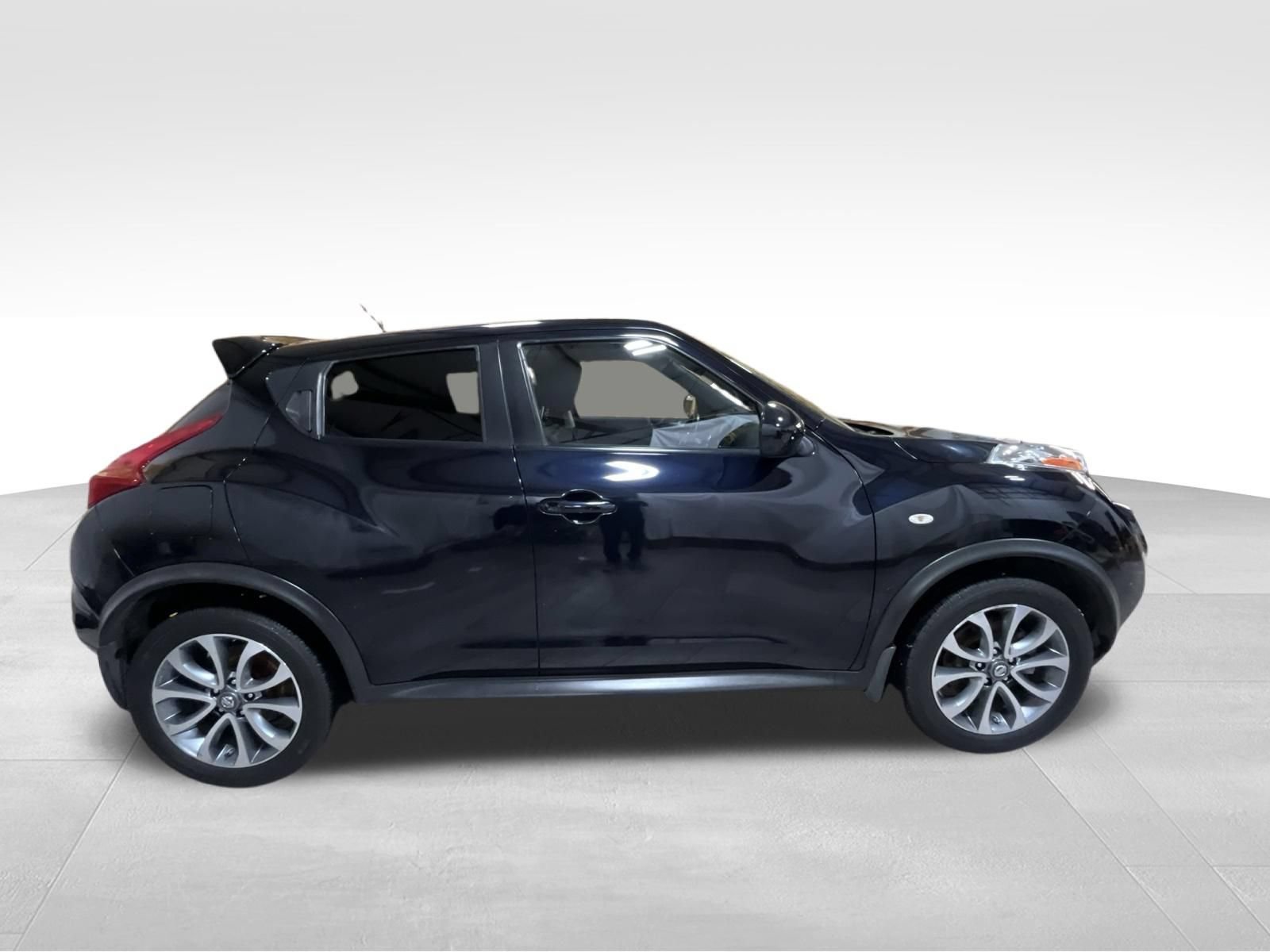 Used 2011 Nissan Juke SV w/ Sport Pkg FWD image 4