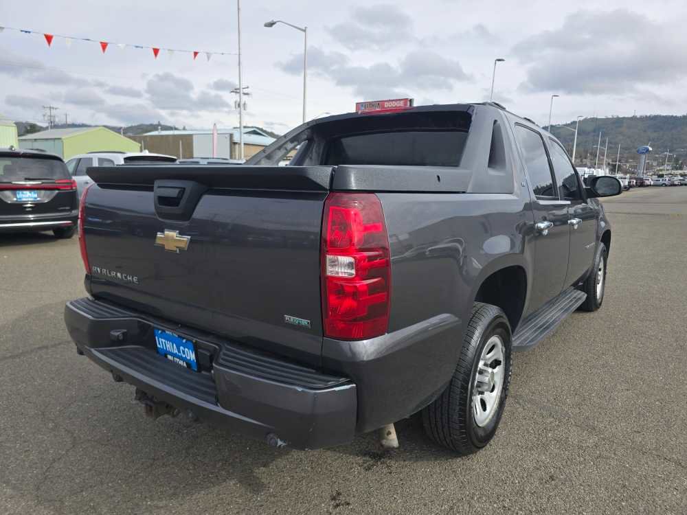 Used 2011 Chevrolet Avalanche LT w/ Regional Value Package image 5