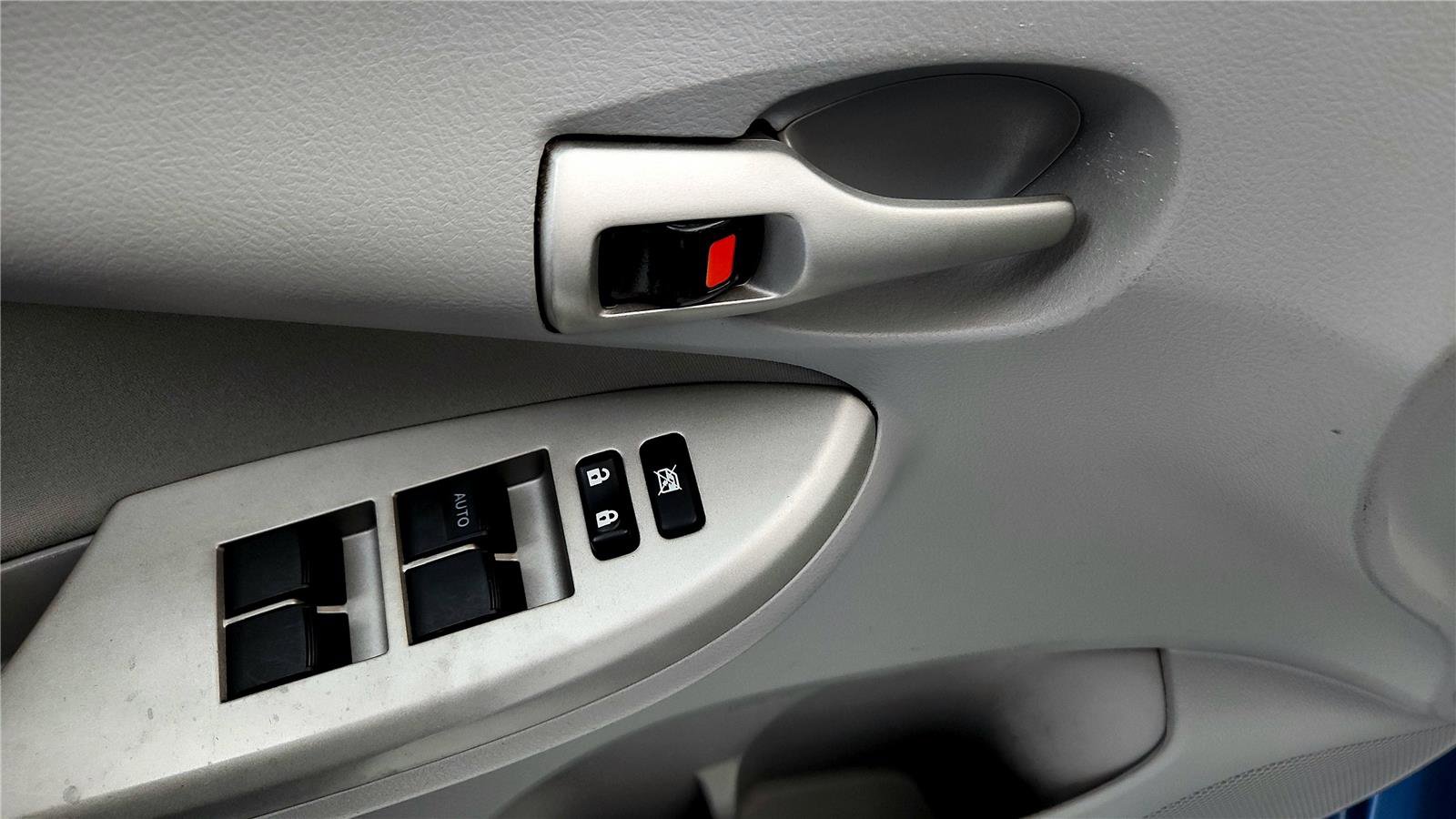 Used 2013 Toyota Corolla LE FWD image 23