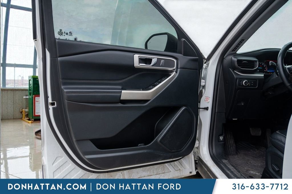 Used 2020 Ford Explorer XLT w/ Equipment Group 202A AWD/4WD image 14