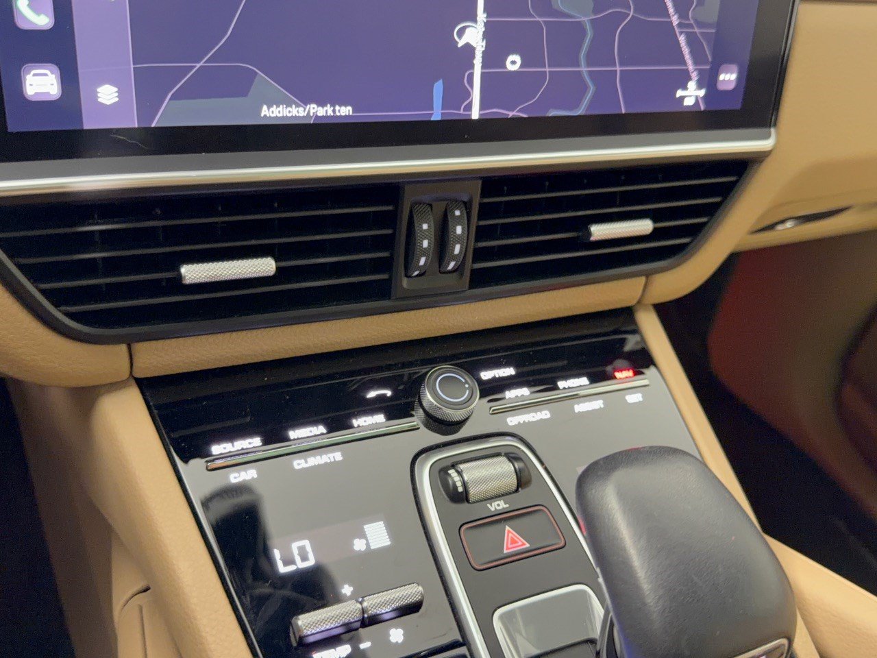 Certified 2022 Porsche Cayenne AWD/4WD image 22