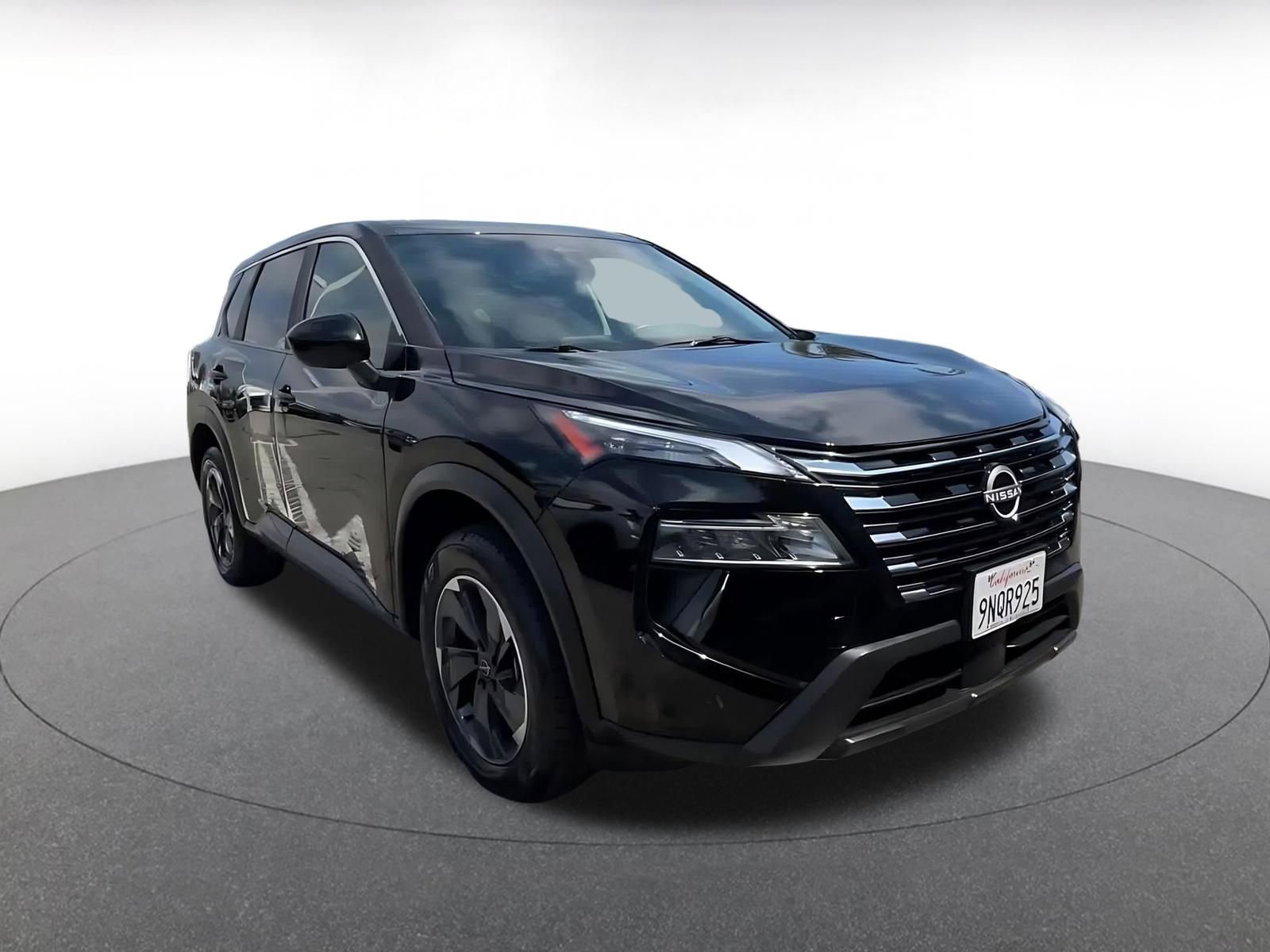 Used 2025 Nissan Rogue SV FWD image 3