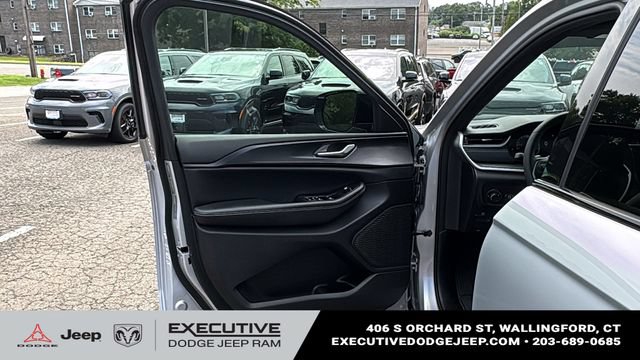 Used 2023 Jeep Grand Cherokee L Laredo AWD/4WD image 8