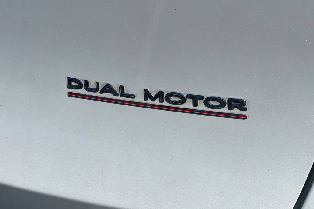 Used 2023 Tesla Model Y Performance AWD/4WD image 13