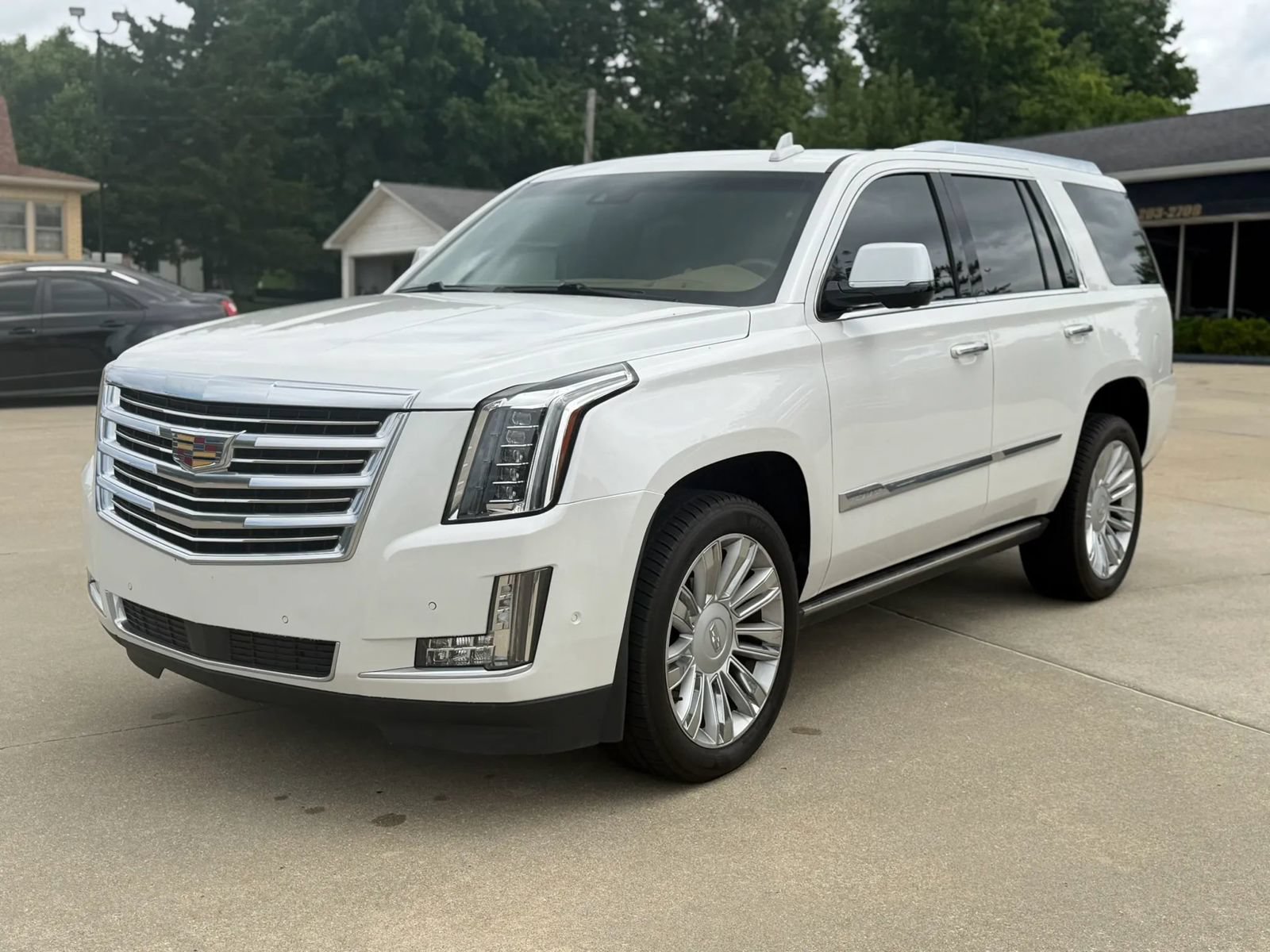 Used 2017 Cadillac Escalade Platinum AWD/4WD image 4