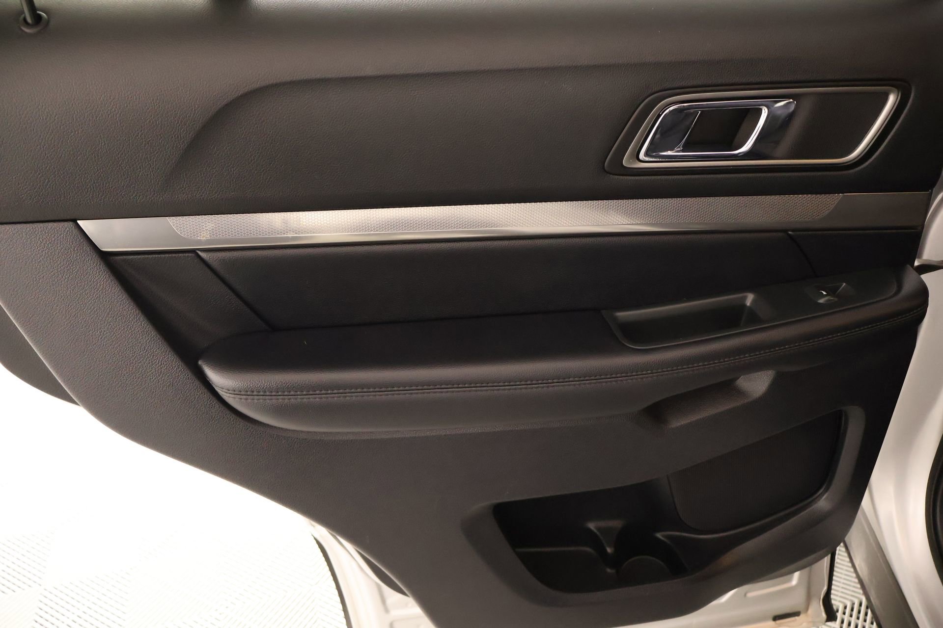 Used 2019 Ford Explorer XLT FWD image 15