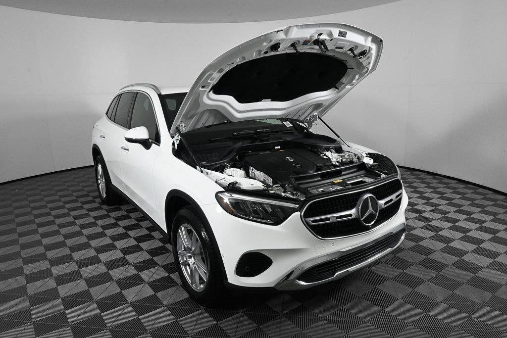 Used 2025 Mercedes-Benz GLC 300 4MATIC image 33
