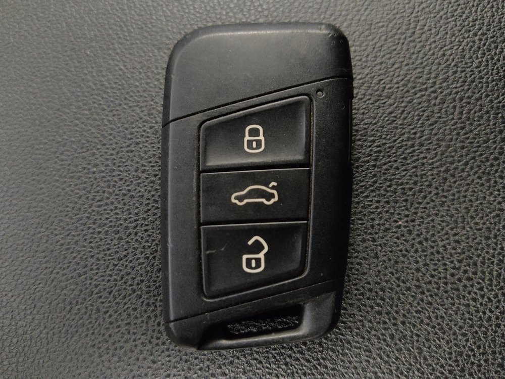 Used 2020 Volkswagen Atlas Cross Sport SE image 32