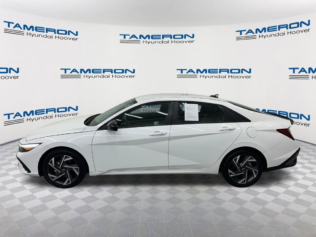 Certified 2025 Hyundai Elantra Sport FWD image 2