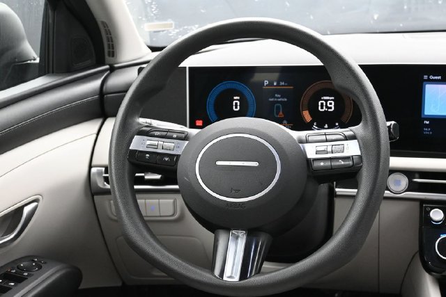 Used 2025 Hyundai Tucson SEL FWD image 6
