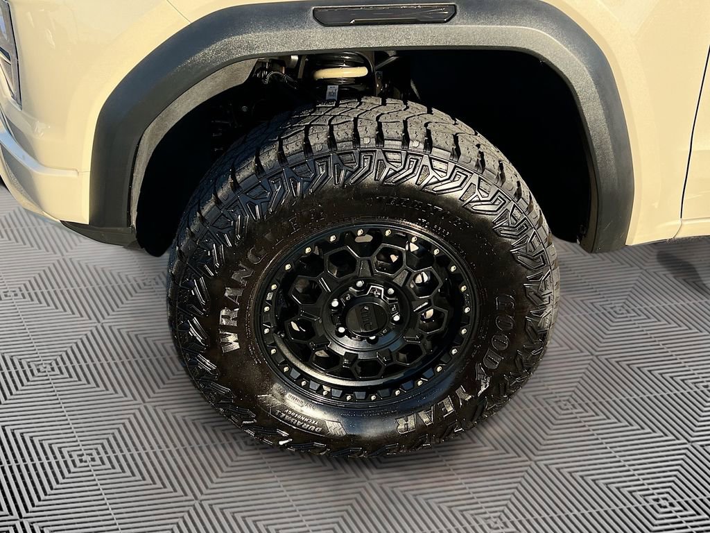 Used 2023 GMC Canyon AT4X image 32