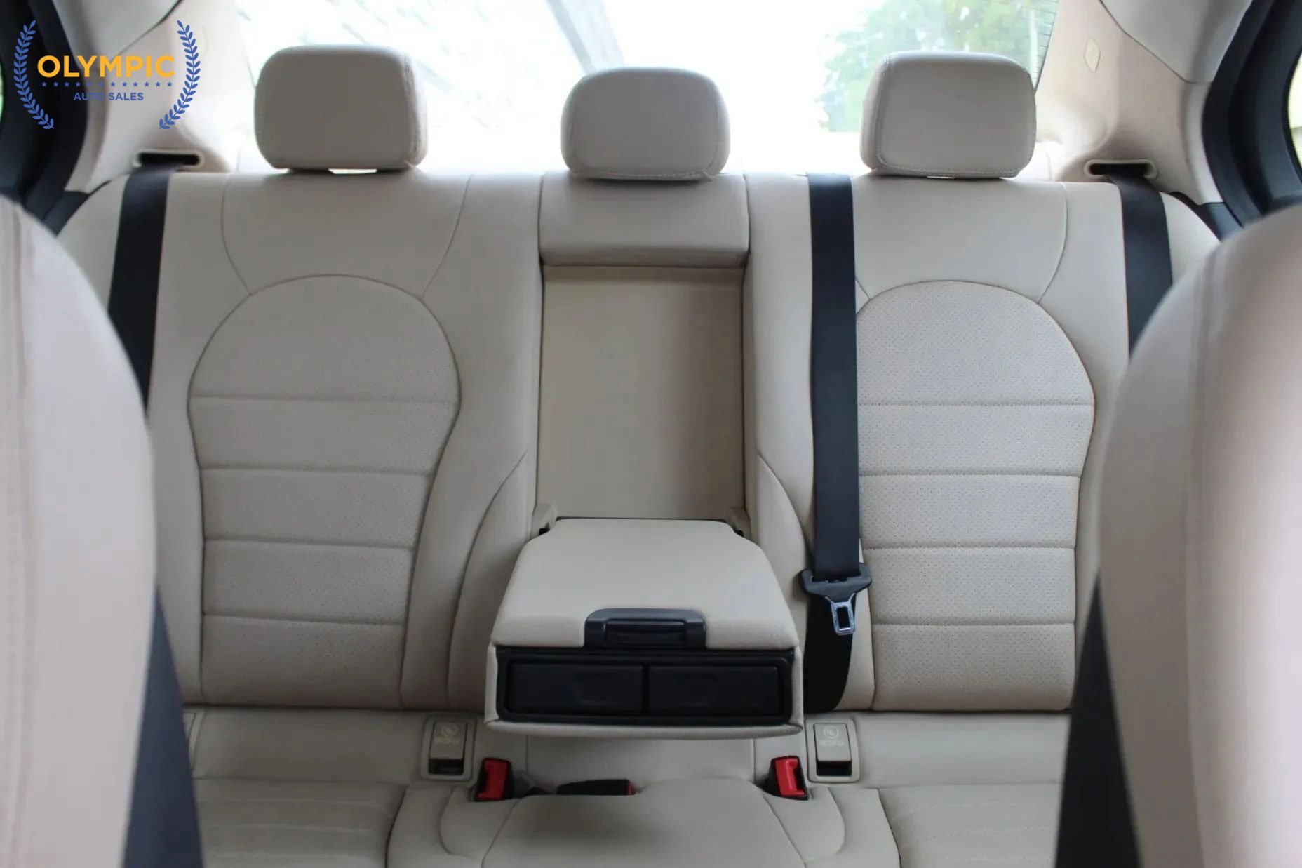 Used 2015 Mercedes-Benz C 300 Sedan w/ Premium 1 Package image 31