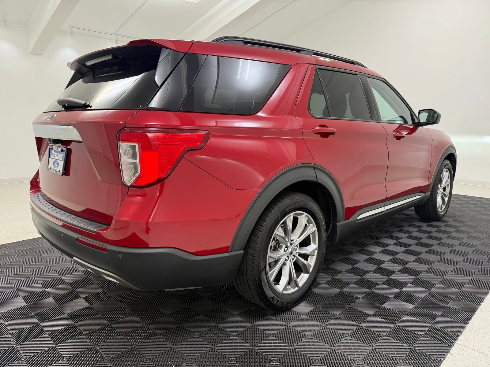 Used 2021 Ford Explorer XLT w/ Equipment Group 202A RWD image 8