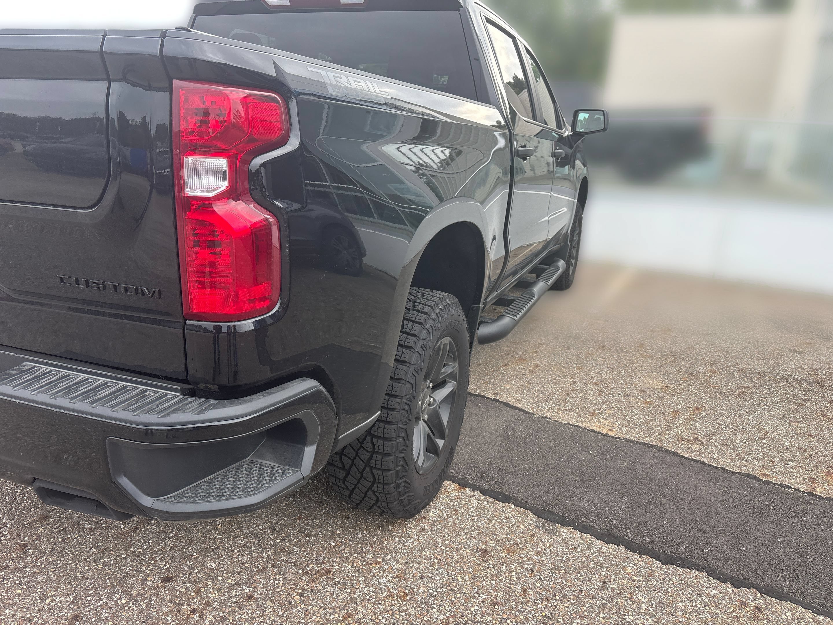 Used 2026 Chevrolet Silverado 1500 Custom Trail Boss w/ Midnight Edition AWD/4WD image 4