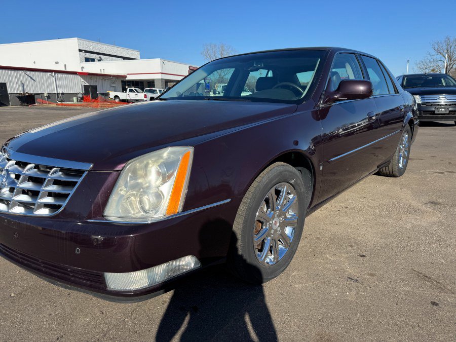 Used 2008 Cadillac DTS w/ Sun And Sound Package FWD image 9
