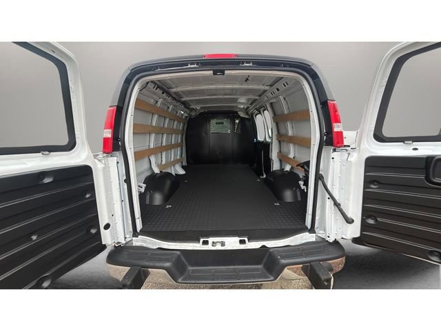 Used 2024 GMC Savana 2500 w/ Driver Convenience Package RWD image 31