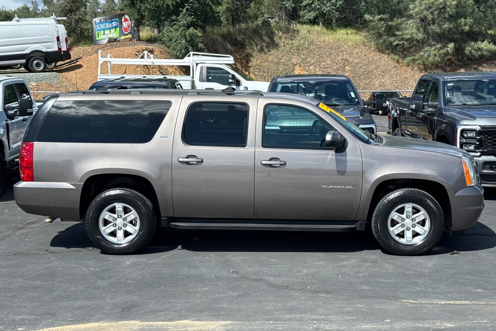 Used 2014 GMC Yukon XL SLT AWD/4WD image 3
