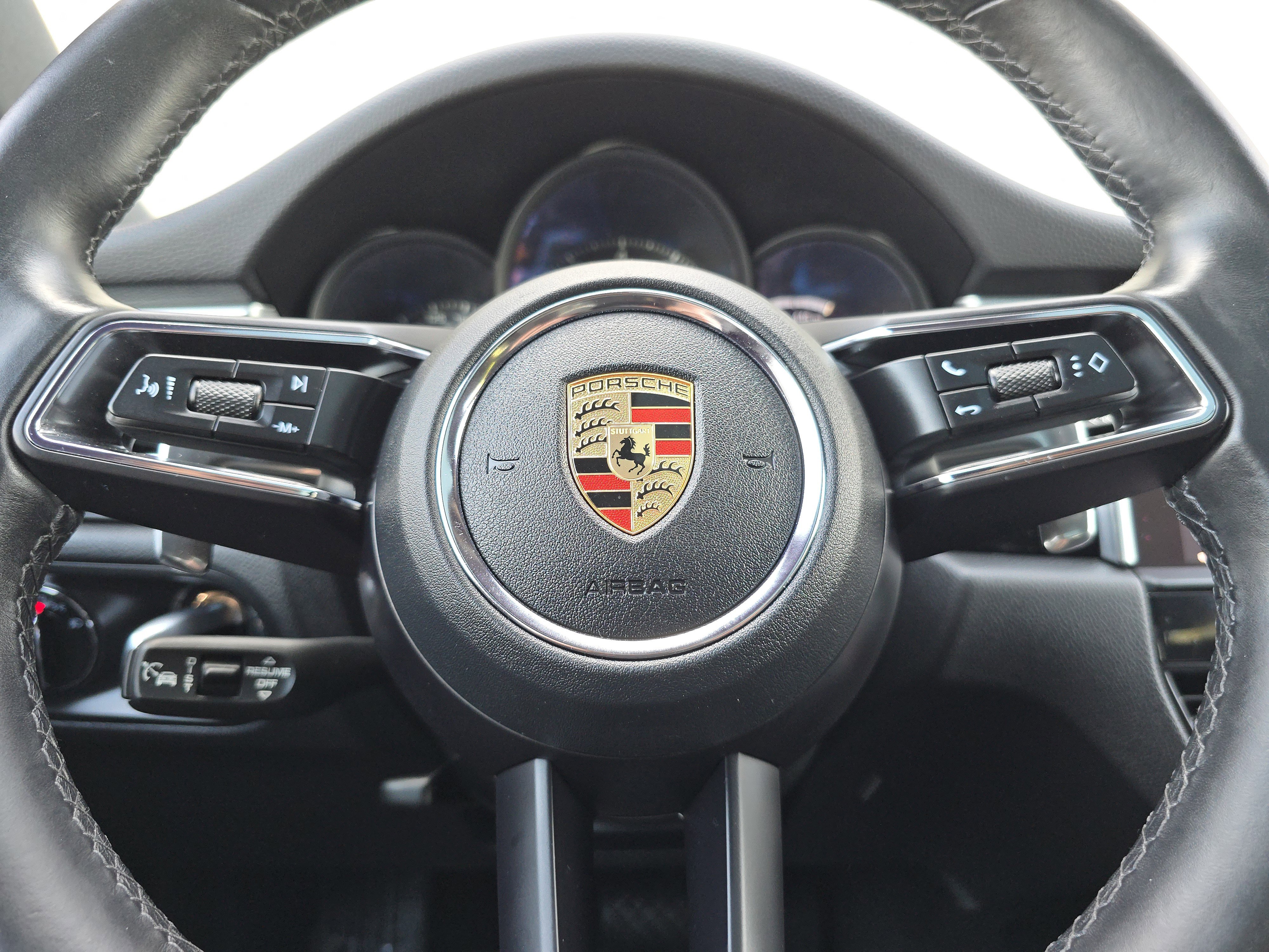 Certified 2023 Porsche Macan AWD/4WD image 24