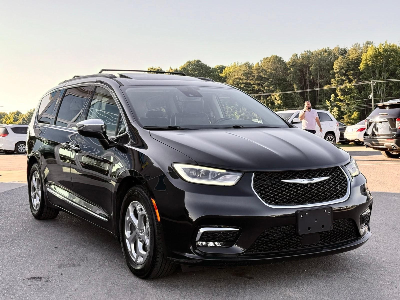 Used 2022 Chrysler Pacifica Limited FWD image 7