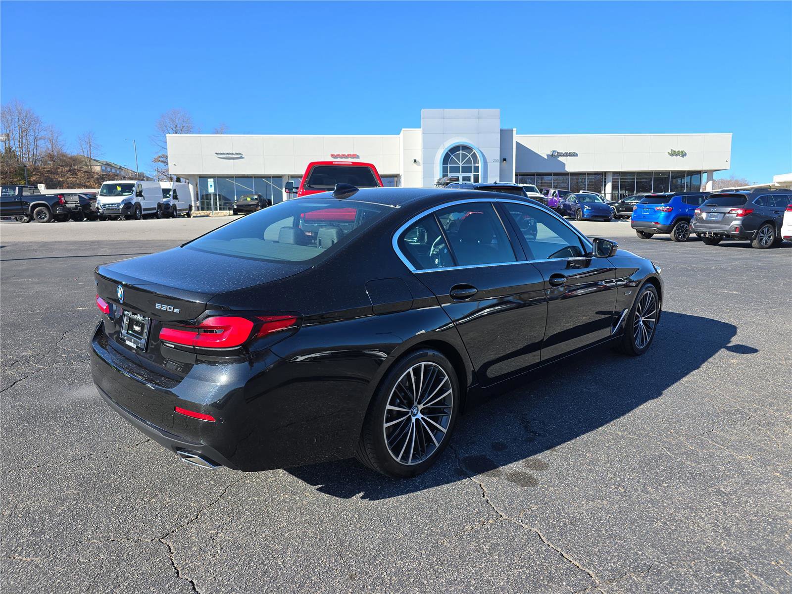 Used 2023 BMW 530e xDrive w/ Premium Package image 3