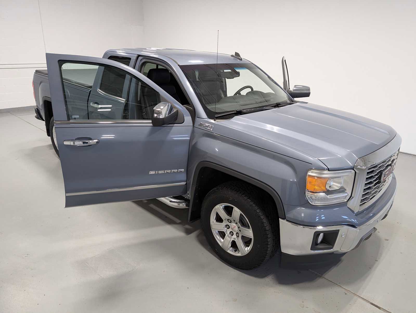 Used 2015 GMC Sierra 1500 SLT w/ SLT Preferred Package AWD/4WD image 17