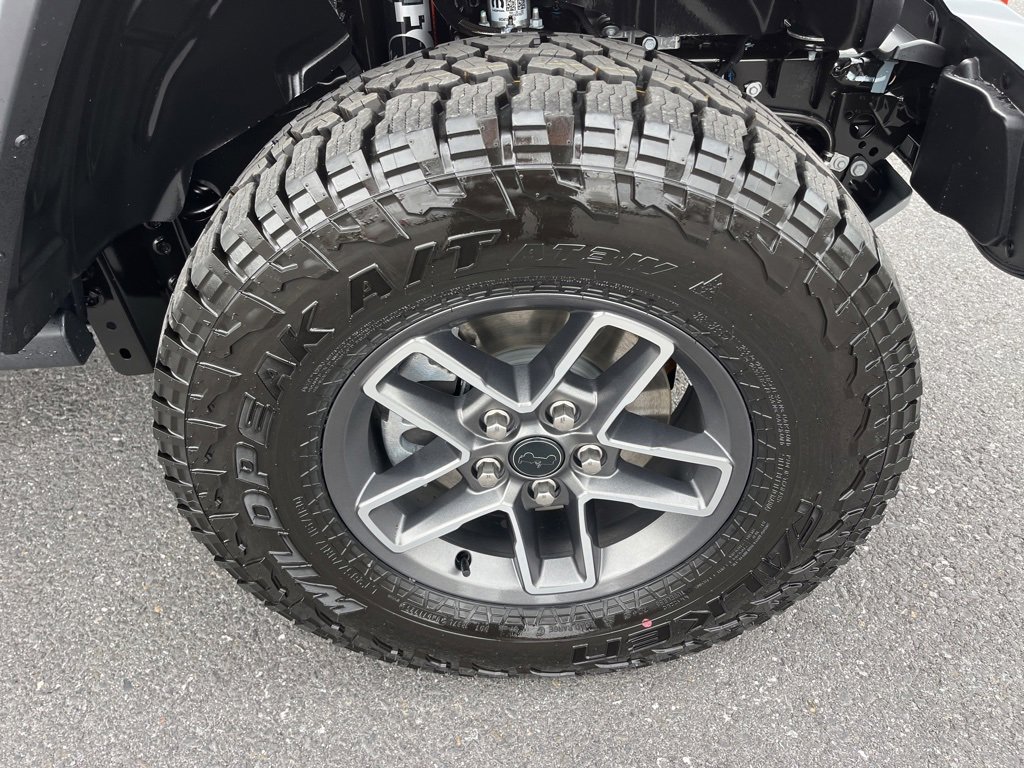 New 2025 Jeep Gladiator Mojave w/ Convenience Group image 11