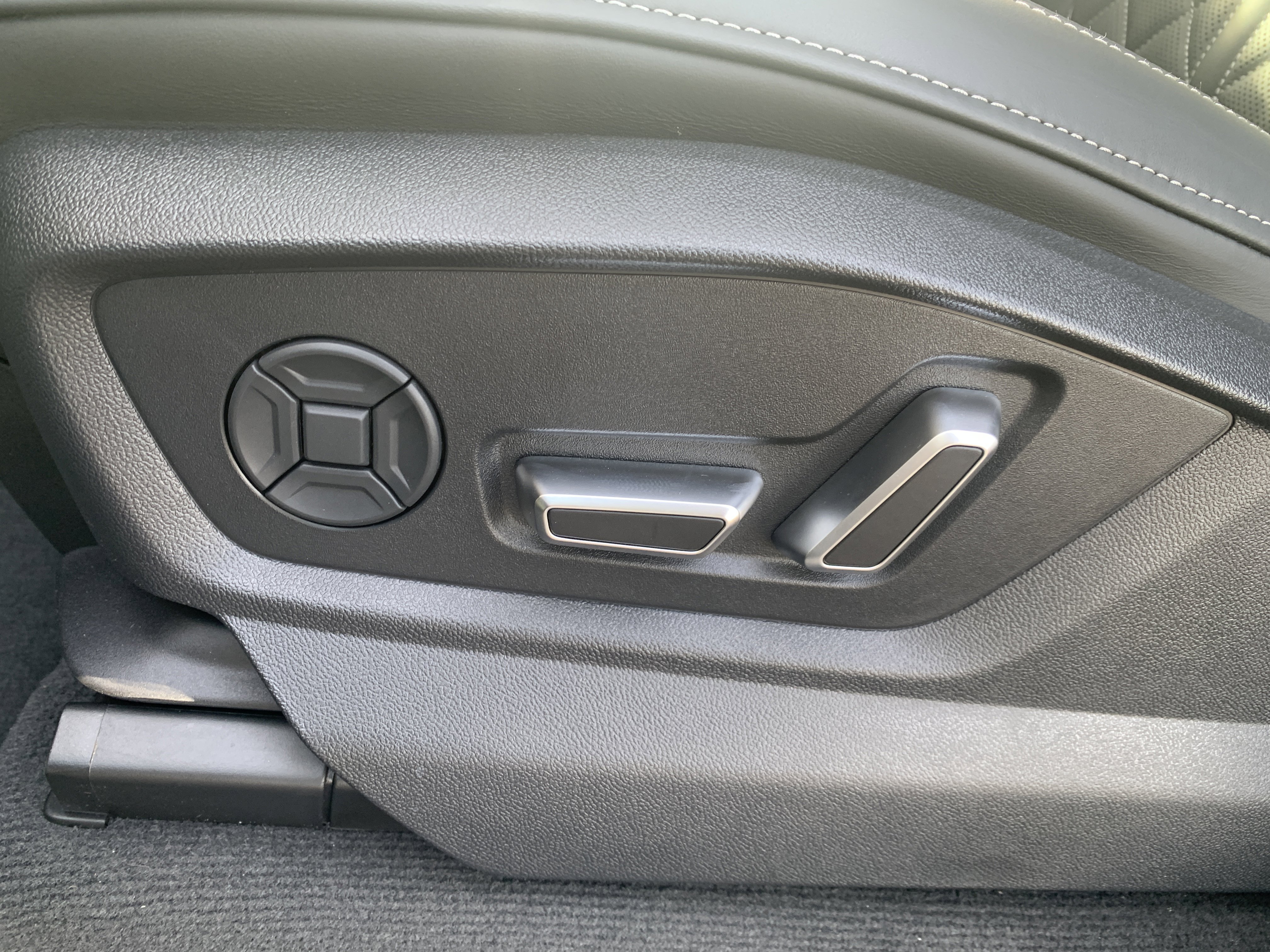 New 2026 Audi SQ8 Premium Plus image 14