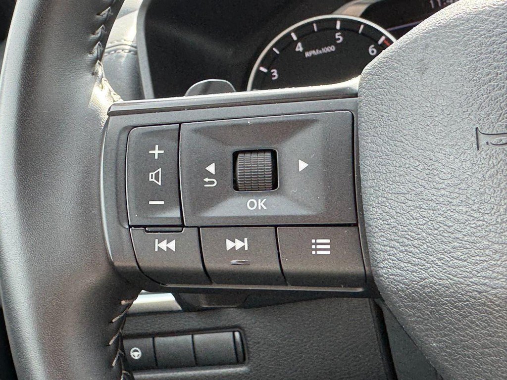 Used 2025 Nissan Rogue SV FWD image 16