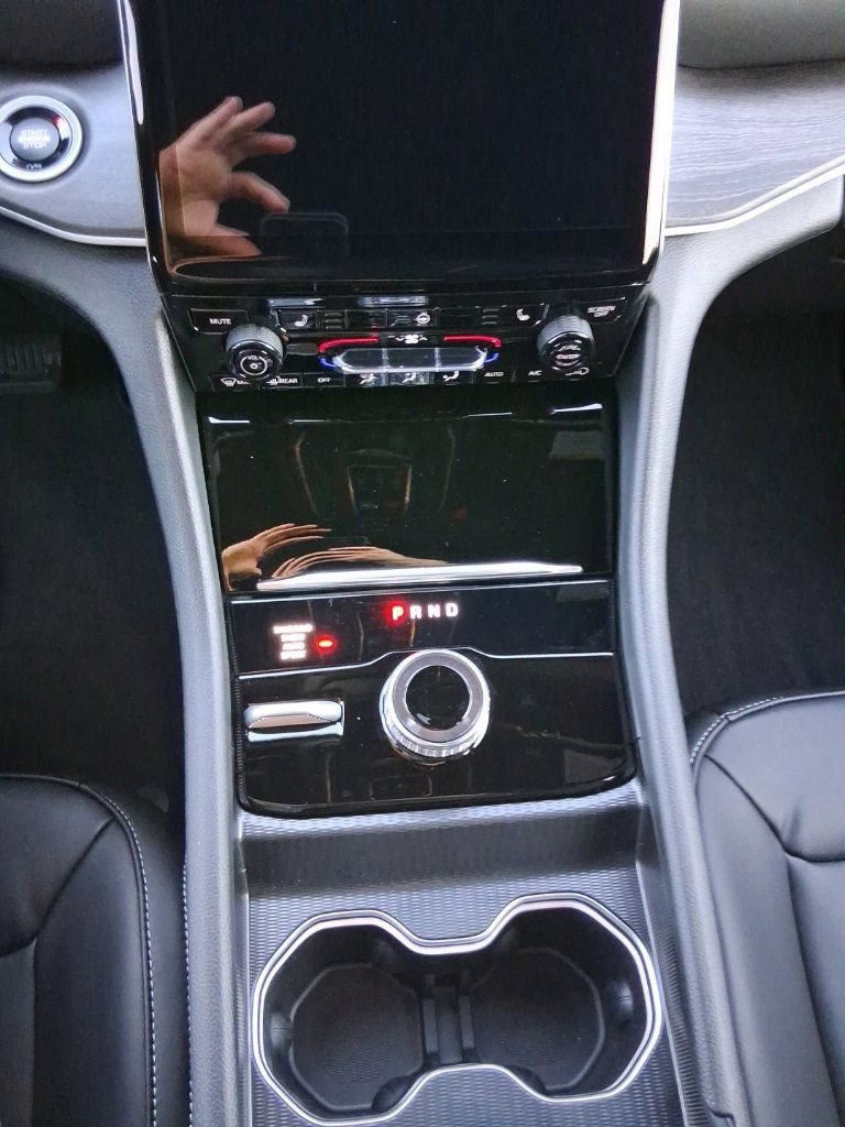 New 2025 Jeep Grand Cherokee L Limited w/ Trailer Tow Package image 26