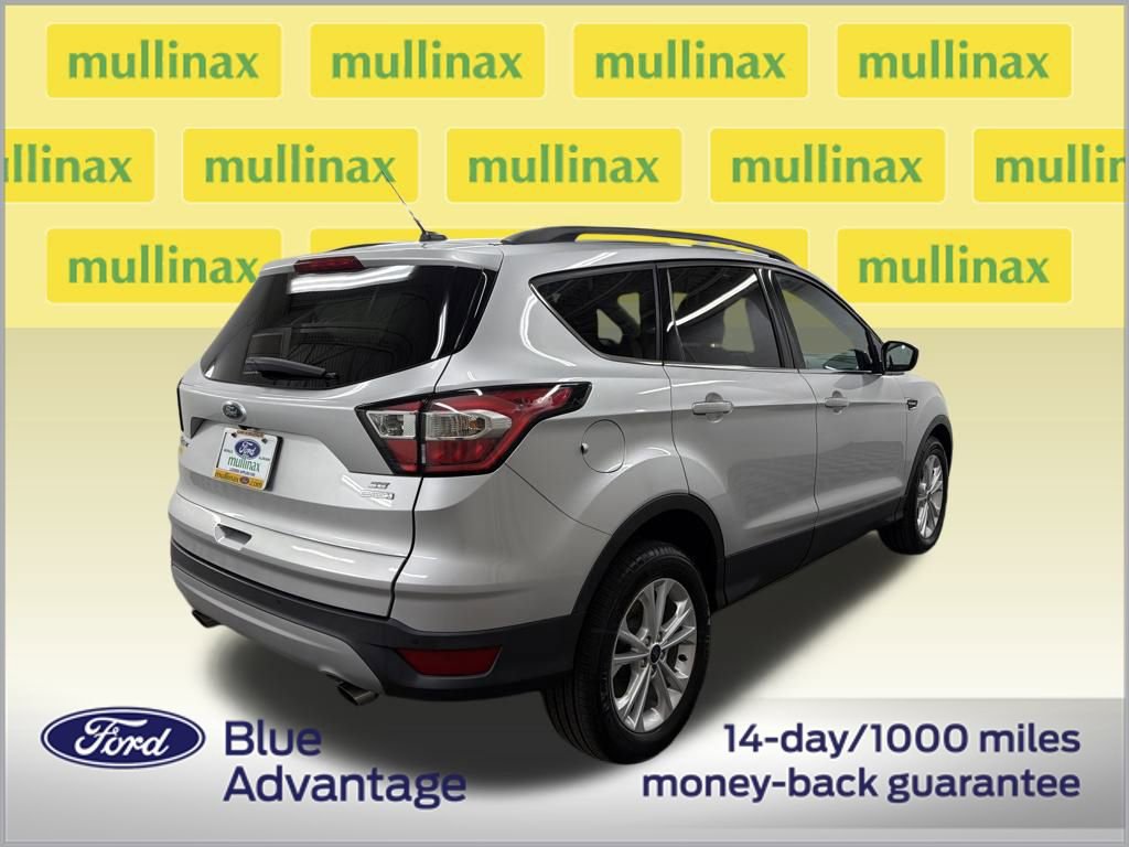 Certified 2017 Ford Escape SE w/ Equipment Group 201A image 3