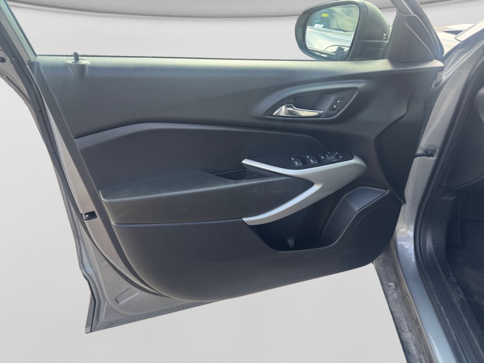 Used 2024 Chevrolet Trax LS w/ Driver Confidence Package FWD image 10