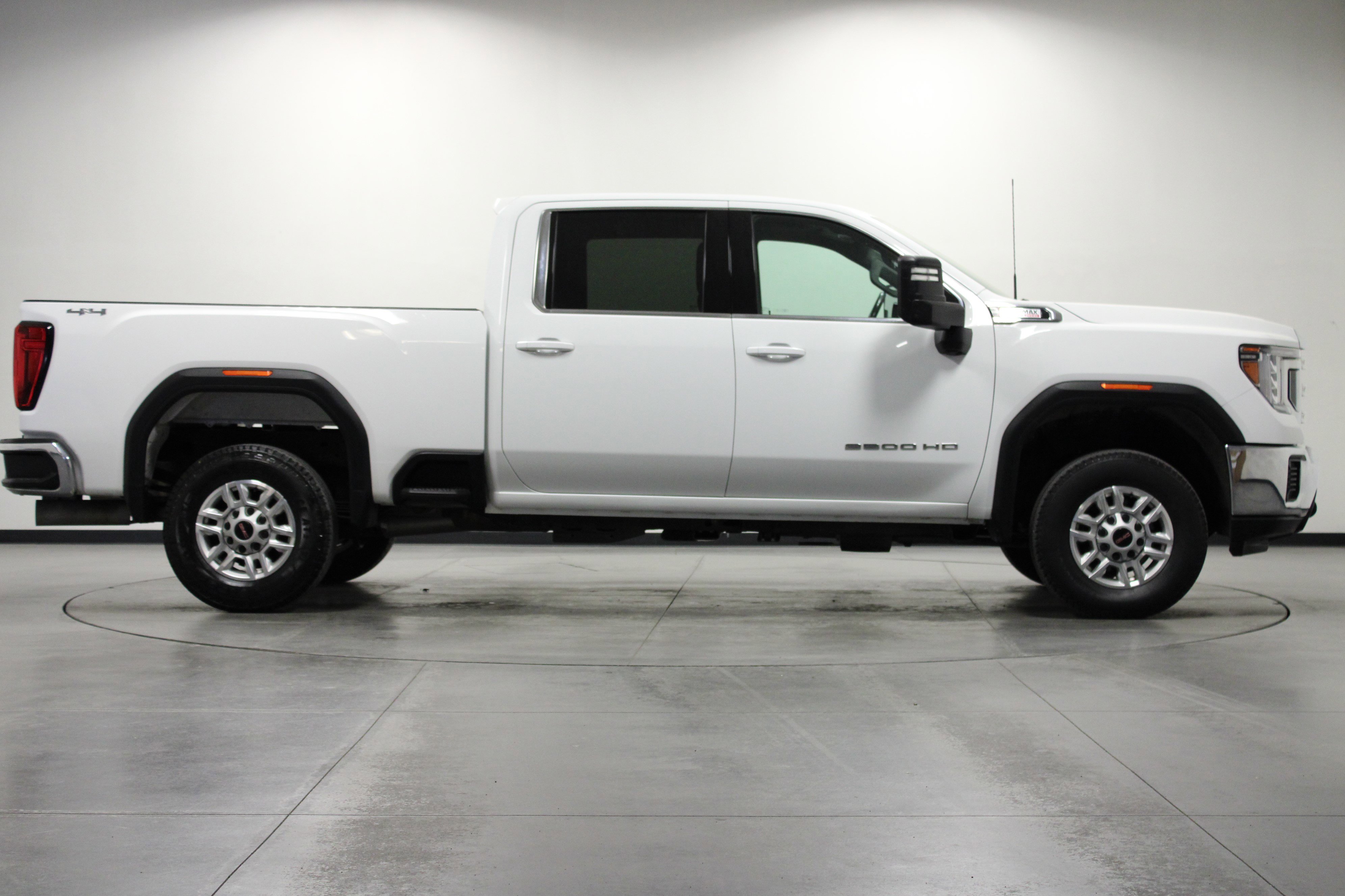 Used 2021 GMC Sierra 2500 SLE image 3