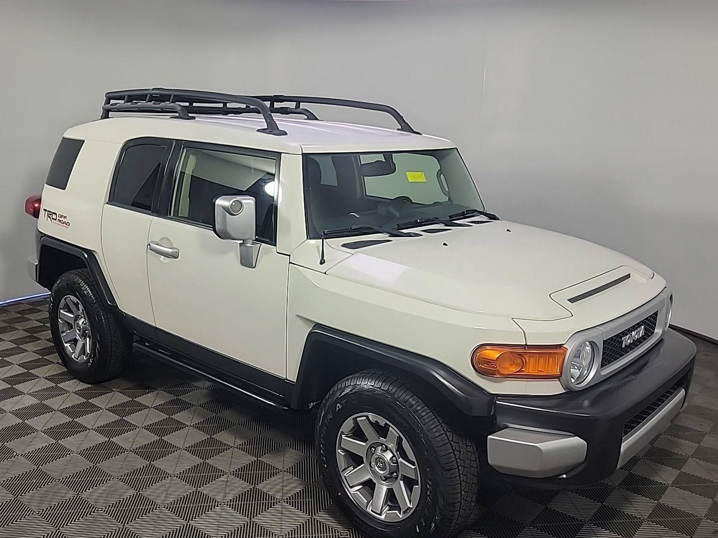 Used 2014 Toyota FJ Cruiser 4WD w/ Upgrade Package image 2