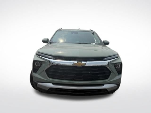 Used 2025 Chevrolet TrailBlazer LT AWD/4WD image 2