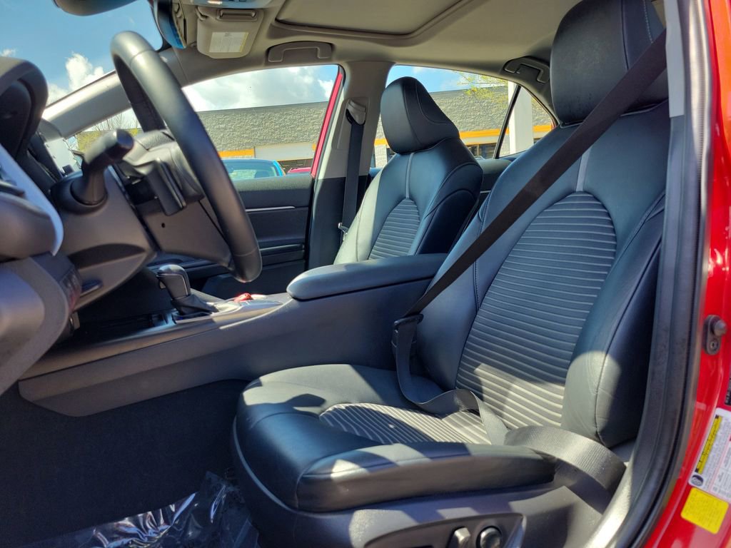 Used 2022 Toyota Camry SE w/ Audio Upgrade Package image 17