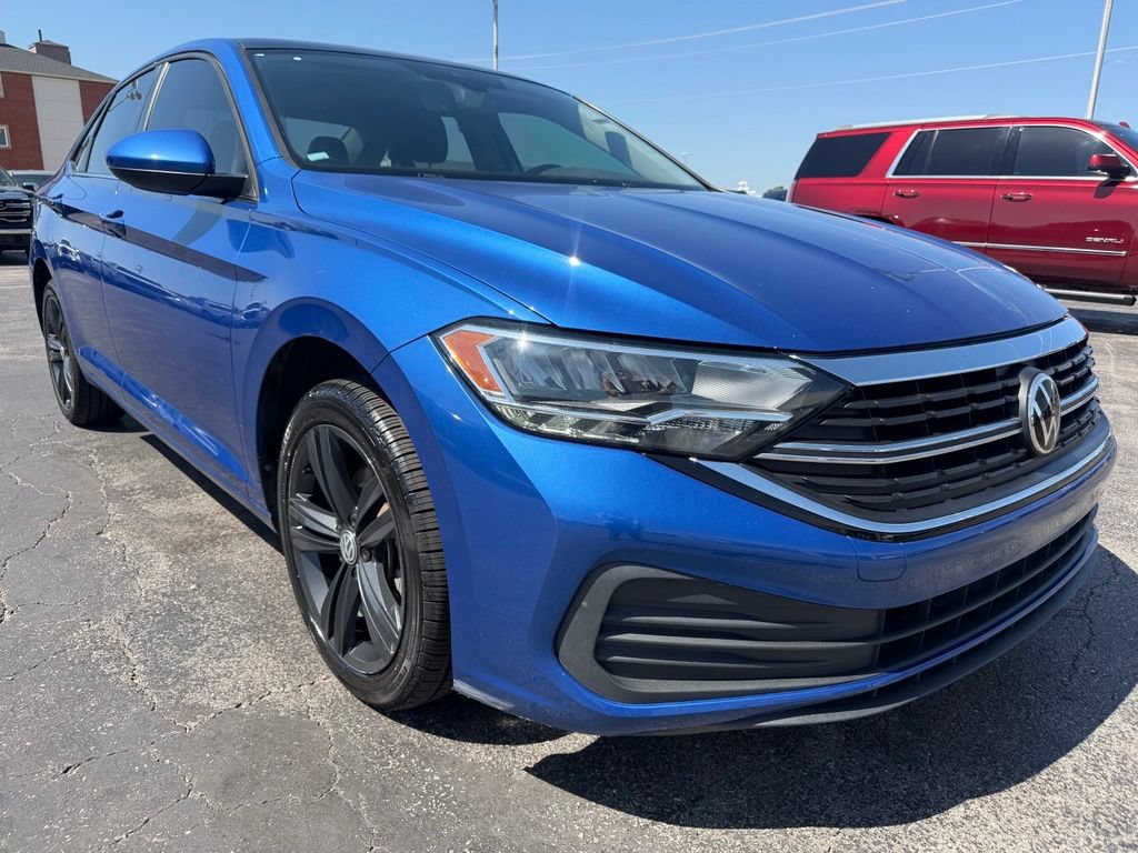 Used 2022 Volkswagen Jetta SE FWD image 4