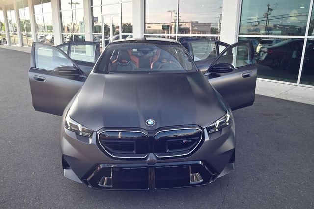 Used 2026 BMW M5 w/ Executive Package AWD/4WD image 32