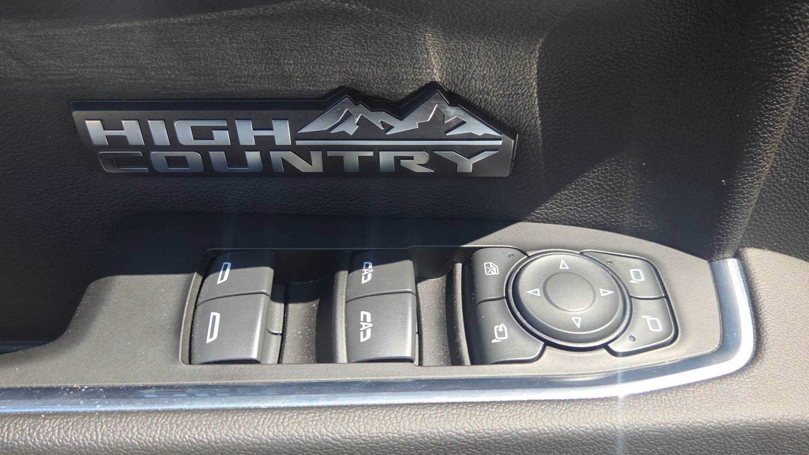 Used 2022 Chevrolet Silverado 1500 High Country w/ Z71 Off-Road Package image 32