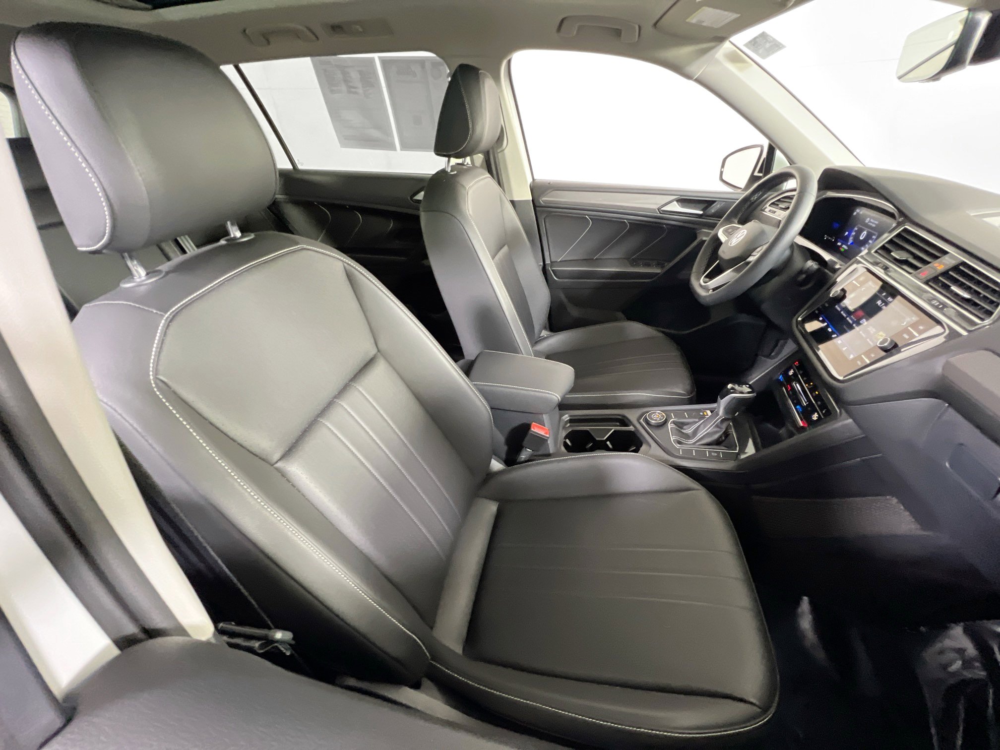 Used 2023 Volkswagen Tiguan SE image 27