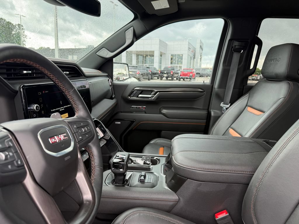 Used 2025 GMC Sierra 1500 AT4 w/ AT4 Premium Package AWD/4WD image 4